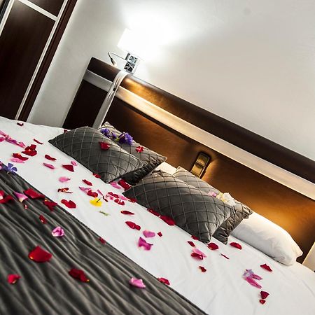 Hostal Las Palomas Лусена Екстериор снимка