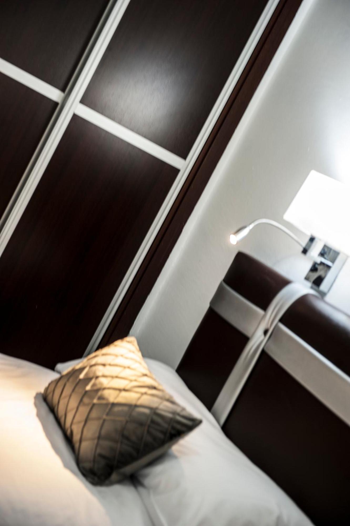 Hostal Las Palomas Лусена Екстериор снимка