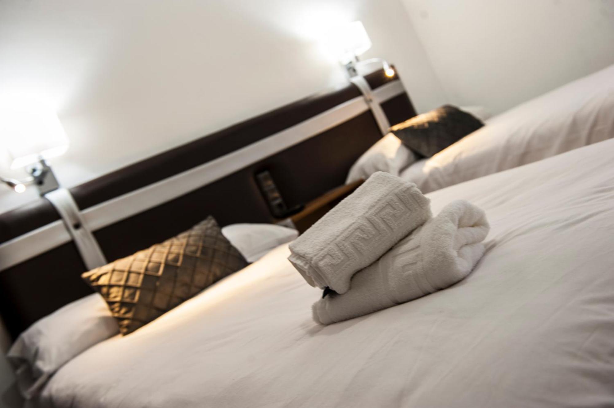 Hostal Las Palomas Лусена Екстериор снимка