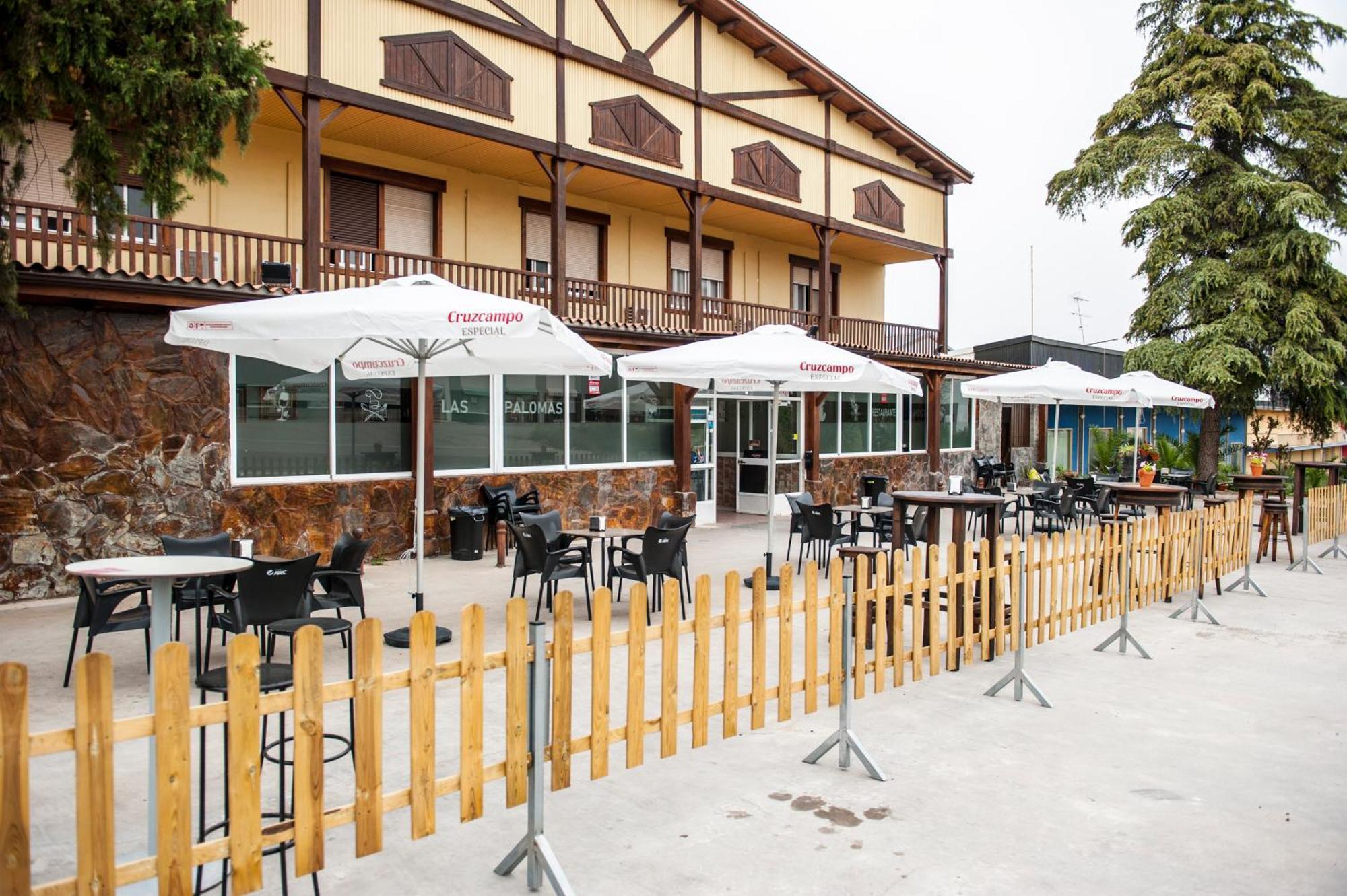 Hostal Las Palomas Лусена Екстериор снимка