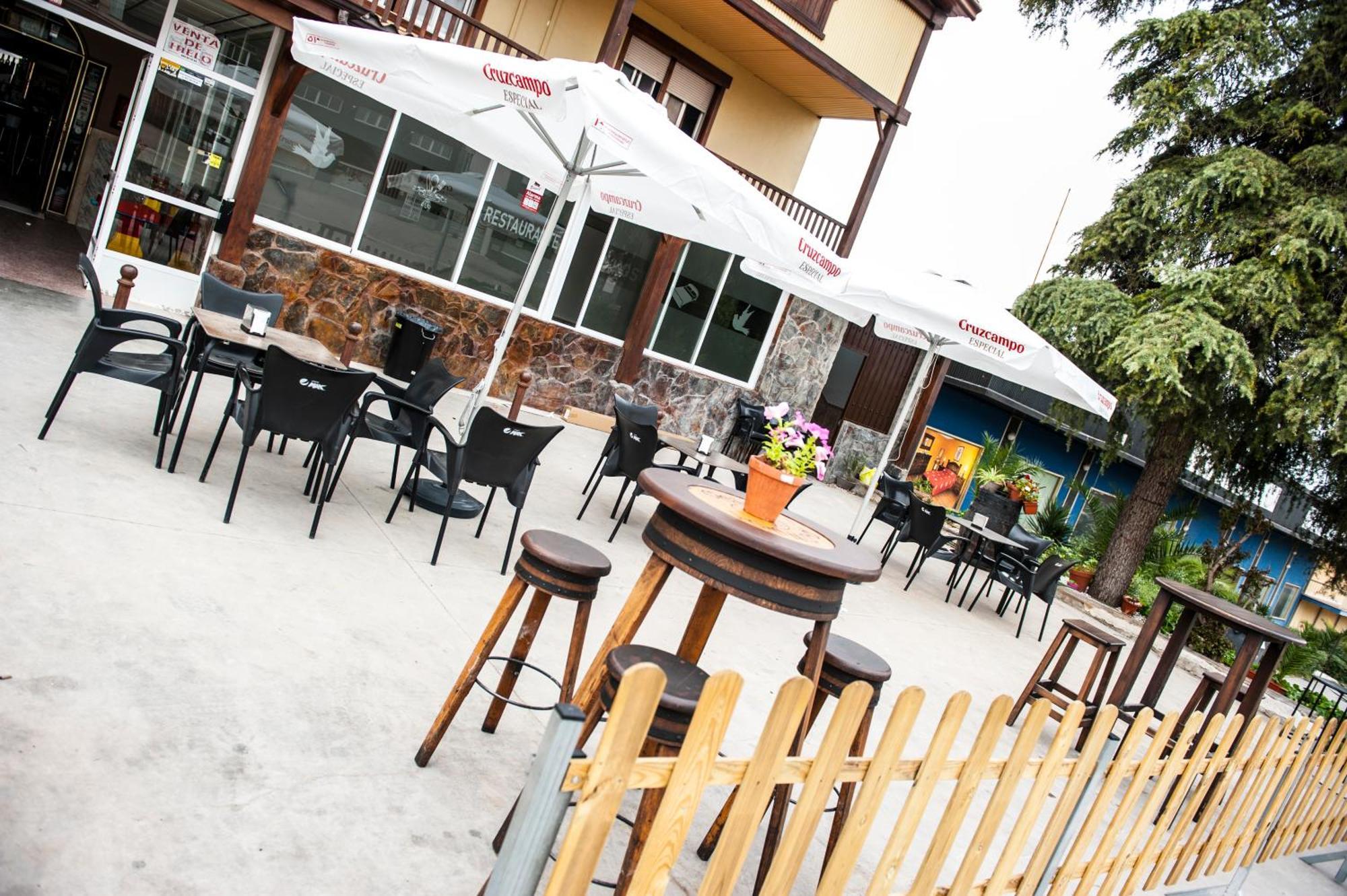 Hostal Las Palomas Лусена Екстериор снимка