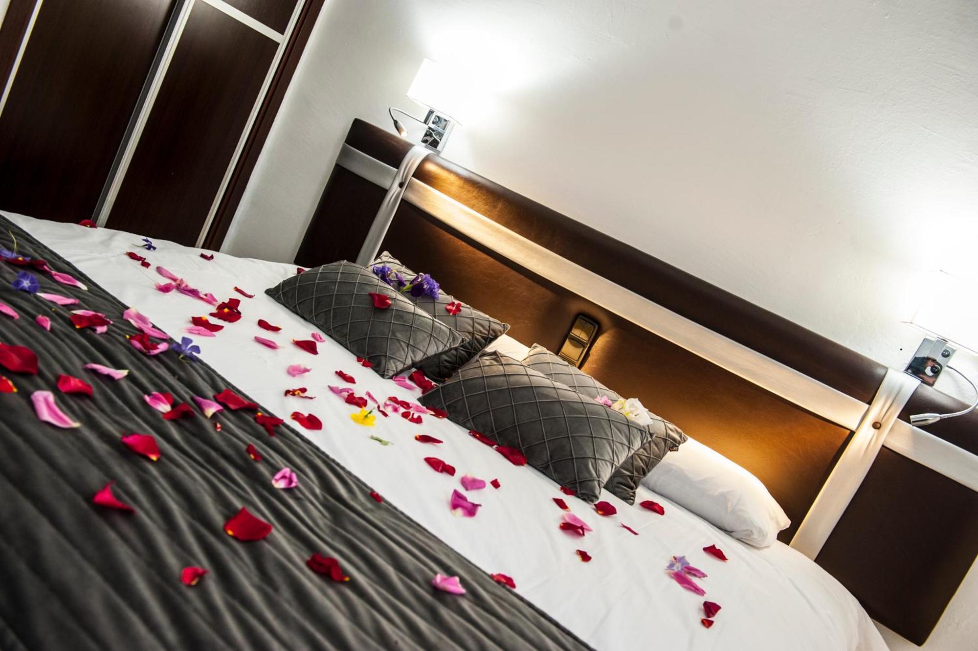 Hostal Las Palomas Лусена Екстериор снимка