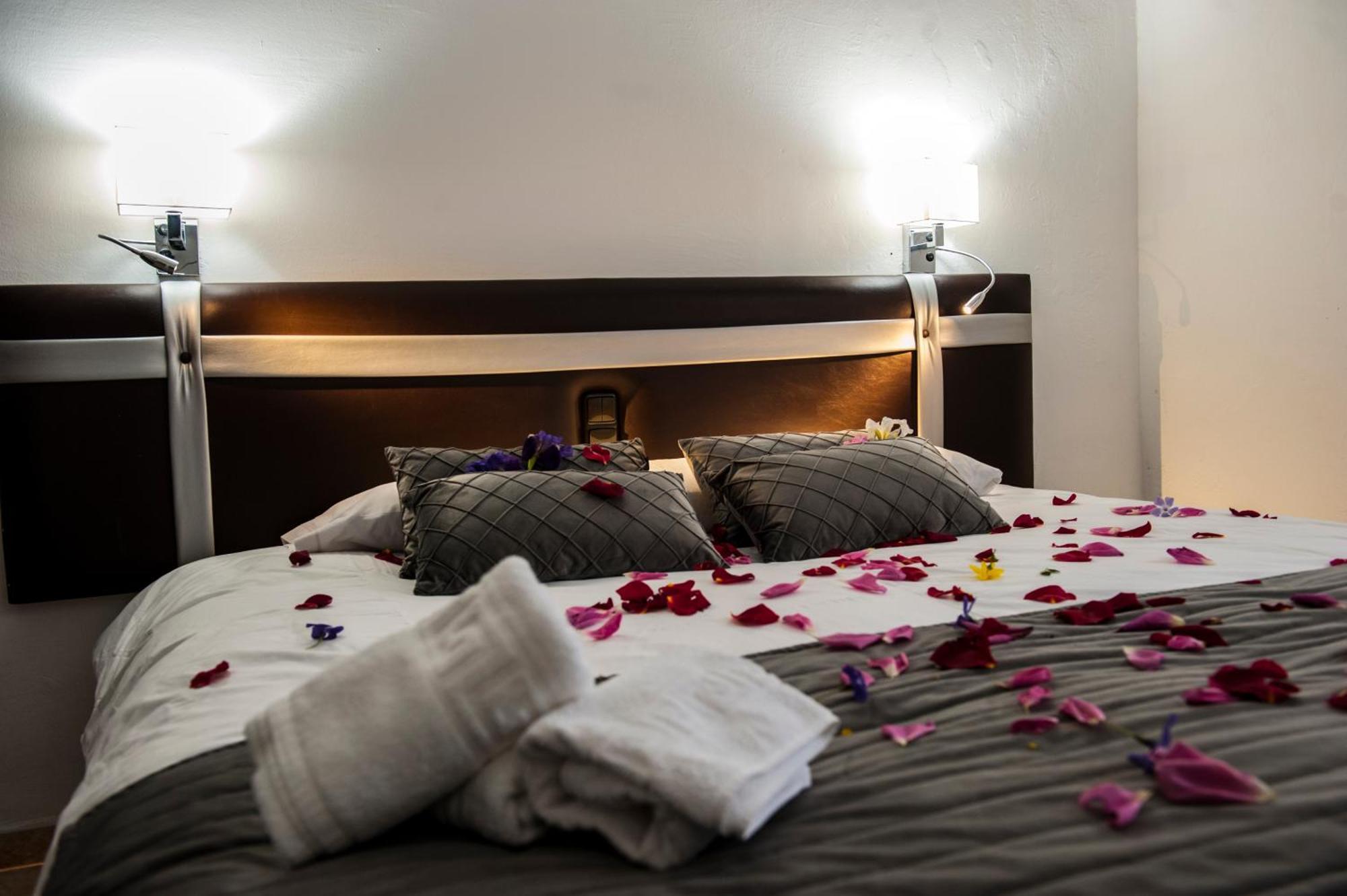 Hostal Las Palomas Лусена Екстериор снимка