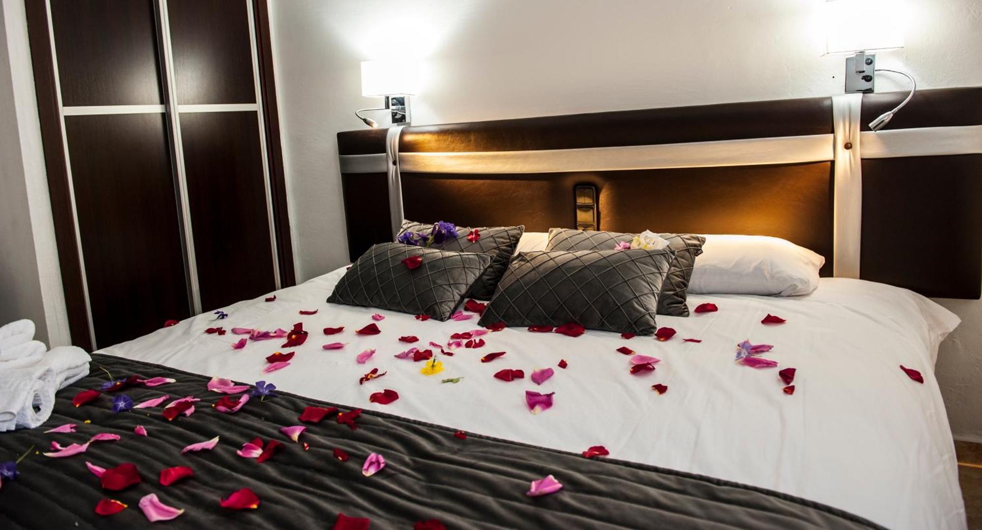 Hostal Las Palomas Лусена Екстериор снимка