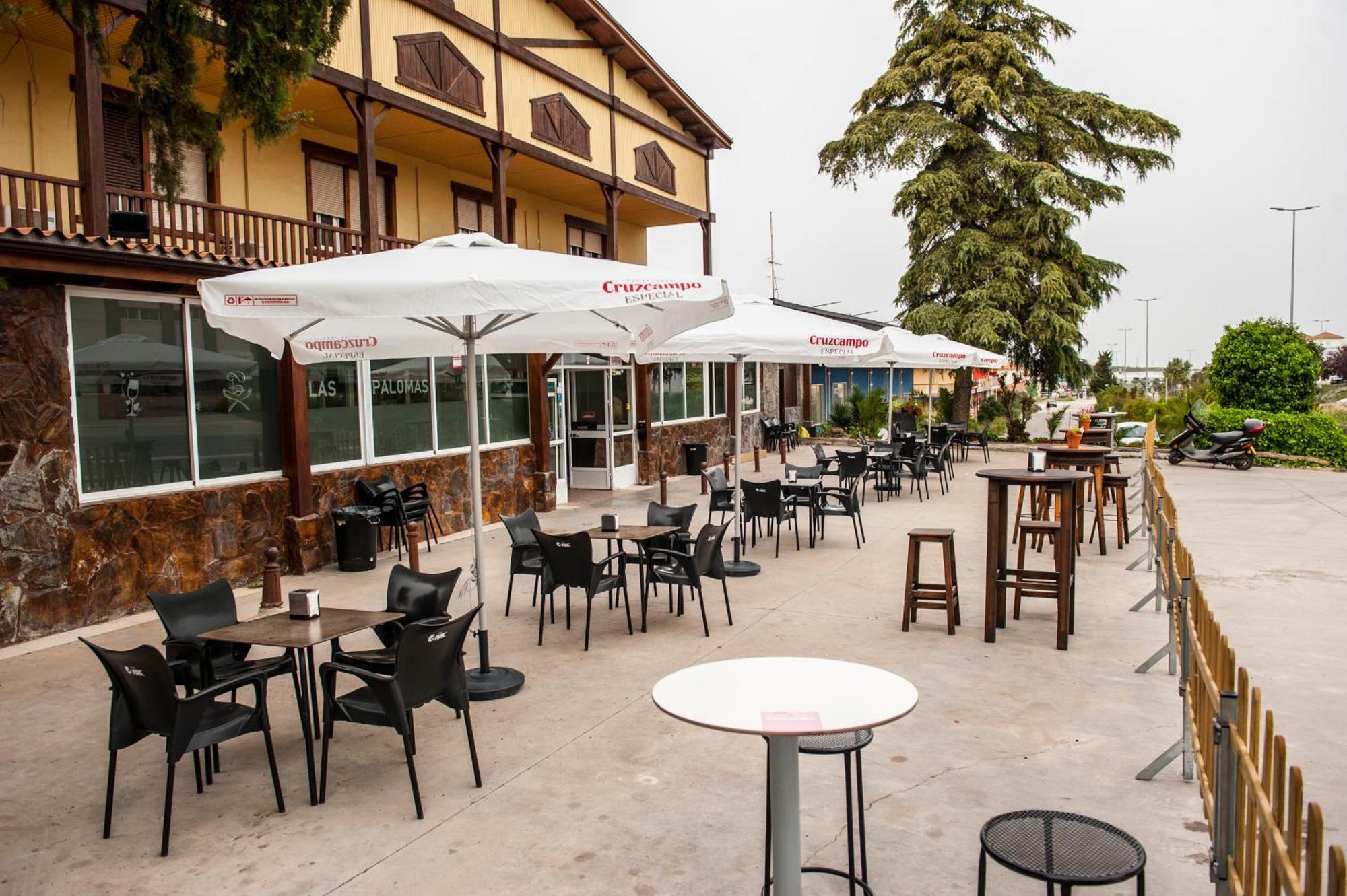 Hostal Las Palomas Лусена Екстериор снимка